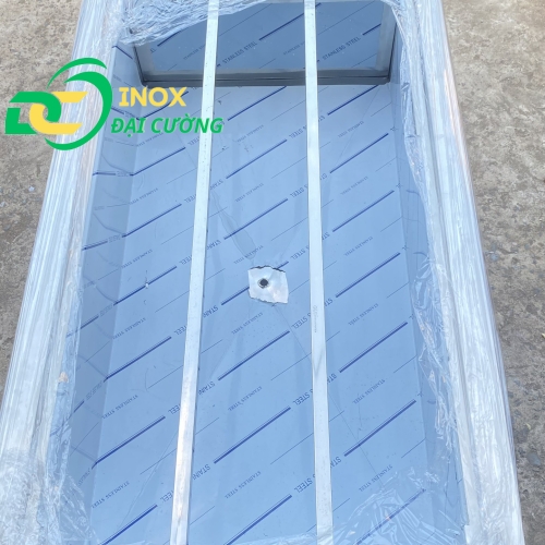 THÙNG ĐÁ  GIỮ LẠNH  KÈM 24 KHAY TOPING  105X585X240